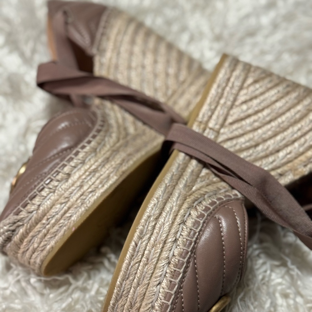Gucci Tan and Cream Espadrilles Luxurious Style - Picture 4 of 6